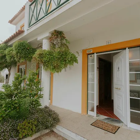 Holiday home 53 - The Daisy Moon House *